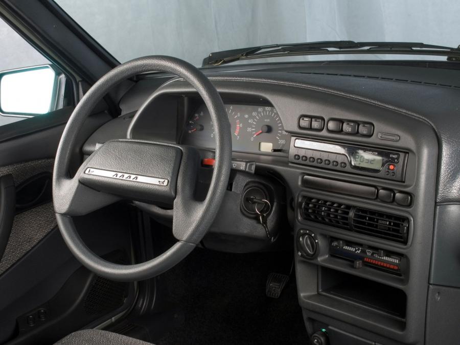 Панель приборов Lada Samara 2001 года  (фото 9 из 11)